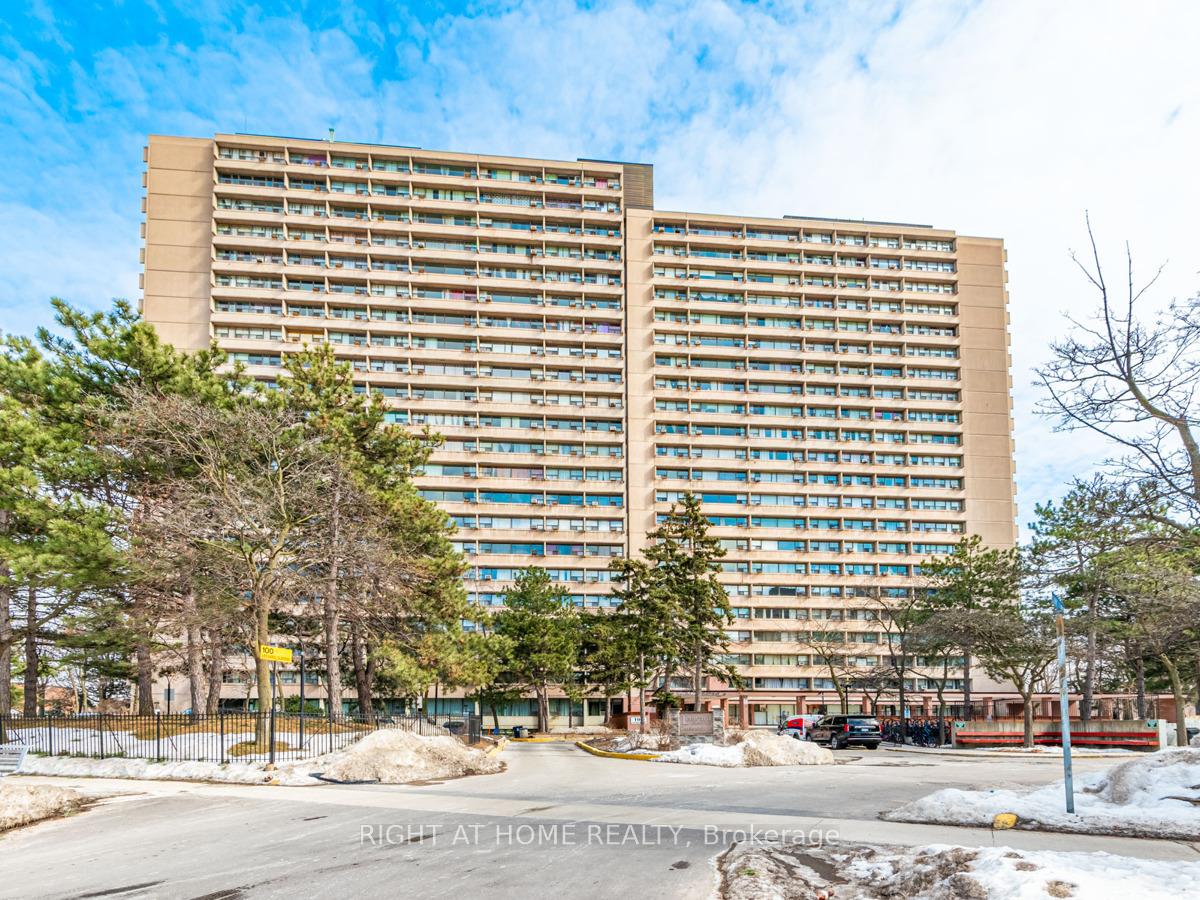 Front of Unit 406, 100 Leeward Glenway