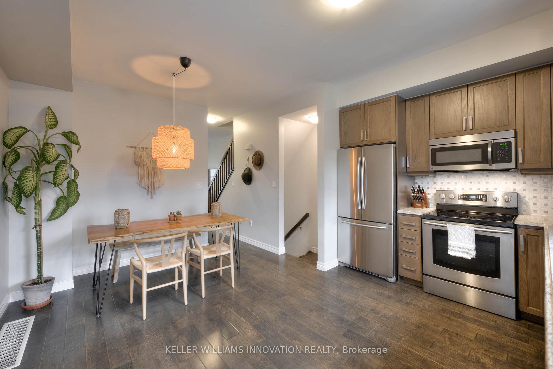 Photo 7 of 8 Cheltenham Mews, Kitchener — HOMEH