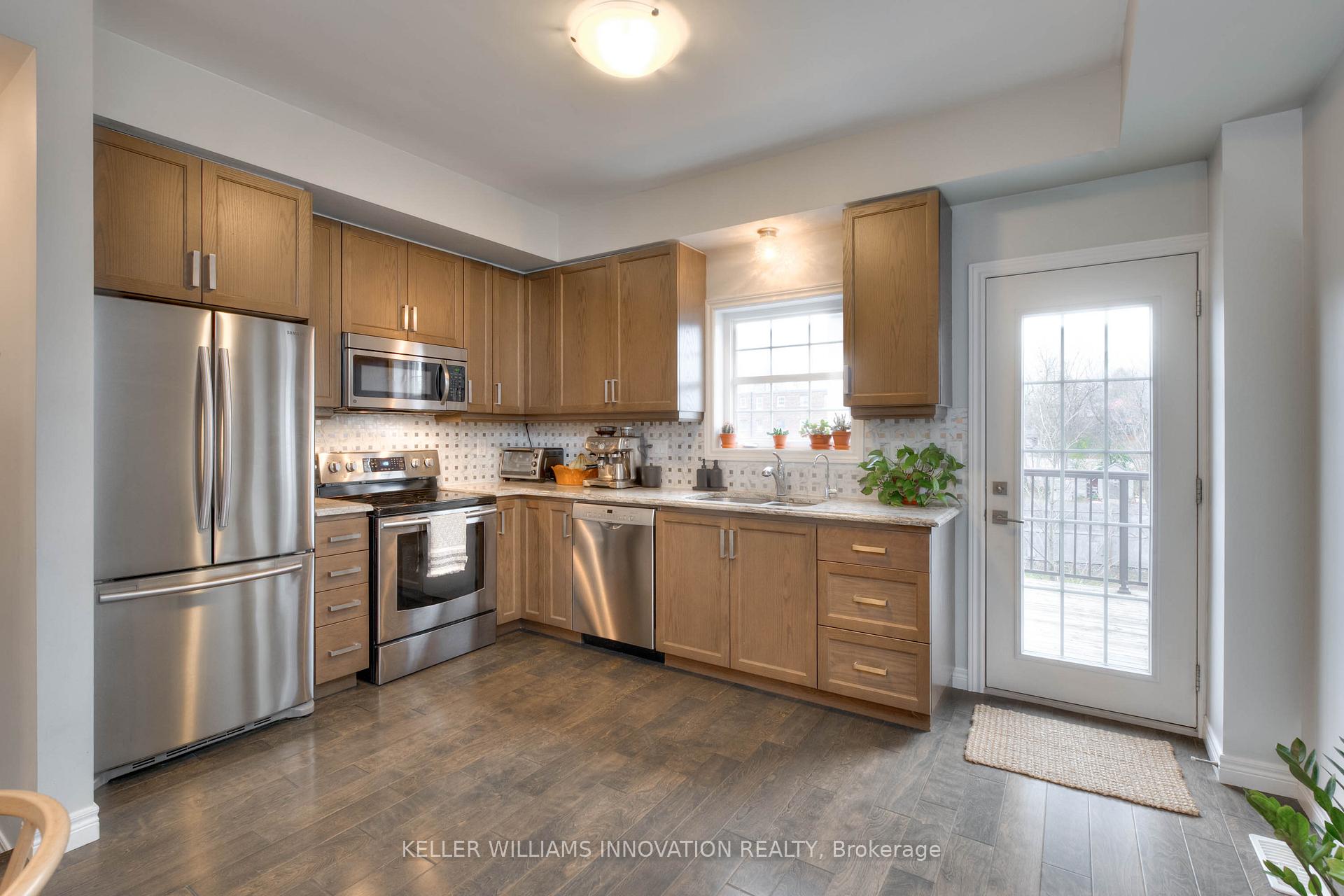 Photo 10 of 8 Cheltenham Mews, Kitchener — HOMEH