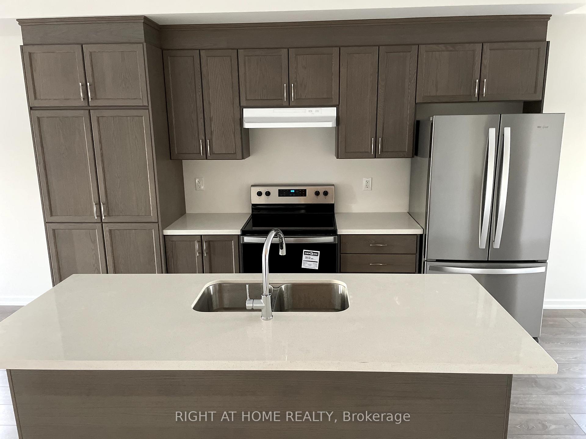 Photo 8 of Unit 148, 41 Landsbridge Street, Caledon, Bolton East — HOMEH