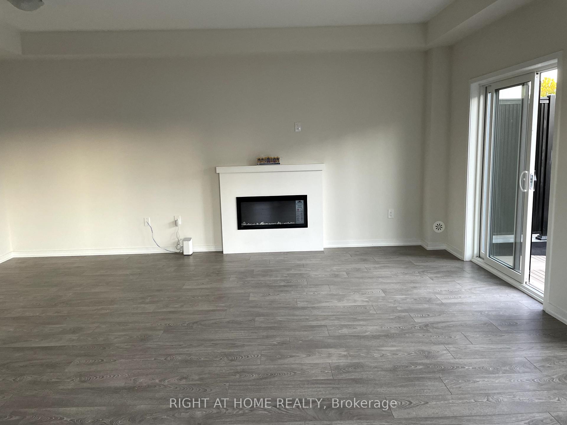 Photo 5 of Unit 148, 41 Landsbridge Street, Caledon, Bolton East — HOMEH