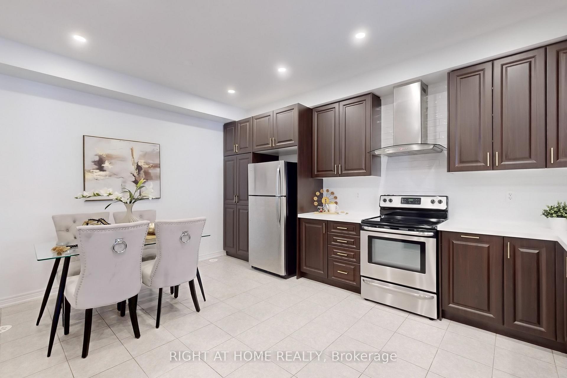 Photo 12 of 21 Fanny Grove Way, Markham, Greensborough — HOMEH