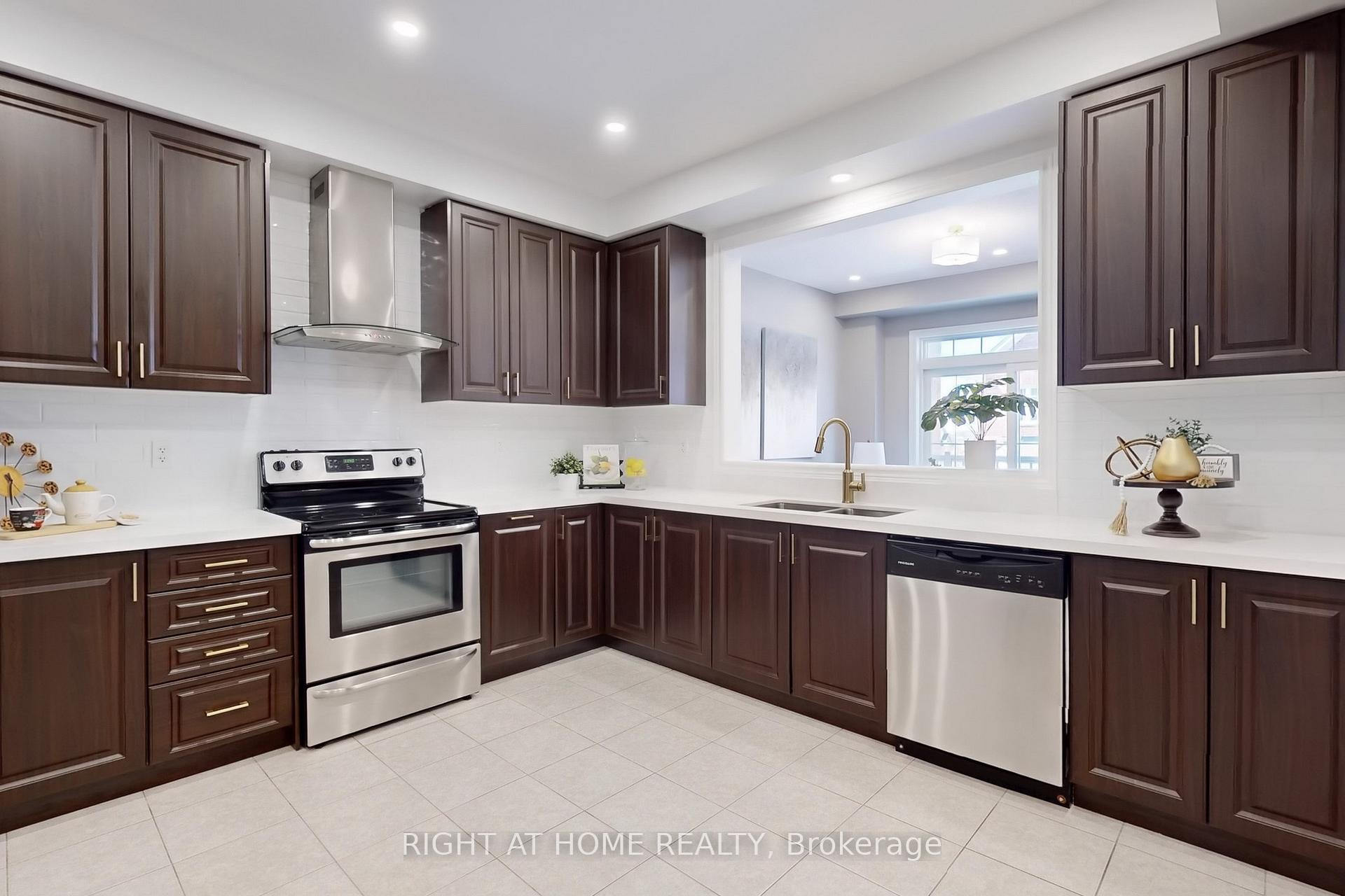 Photo 13 of 21 Fanny Grove Way, Markham, Greensborough — HOMEH