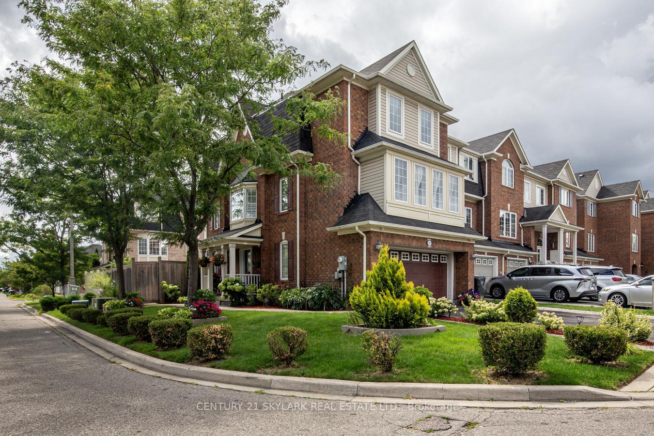Front of 21 Decker Hollow Circle