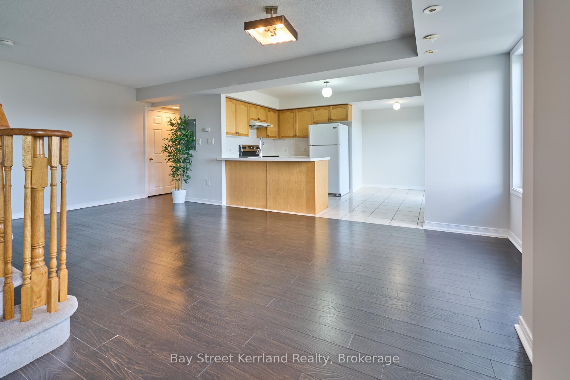 Photo 3 of Unit 21, 2105 Bur Oak Avenue, Markham, Greensborough — HOMEH