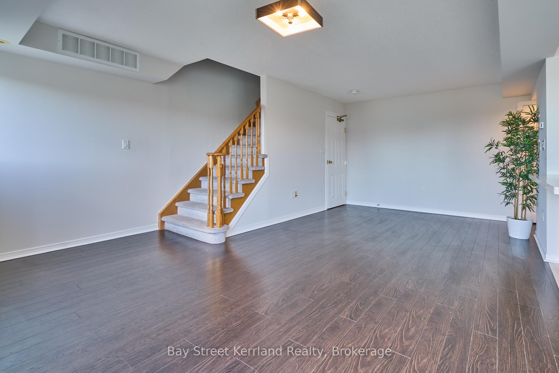 Photo 4 of Unit 21, 2105 Bur Oak Avenue, Markham, Greensborough — HOMEH