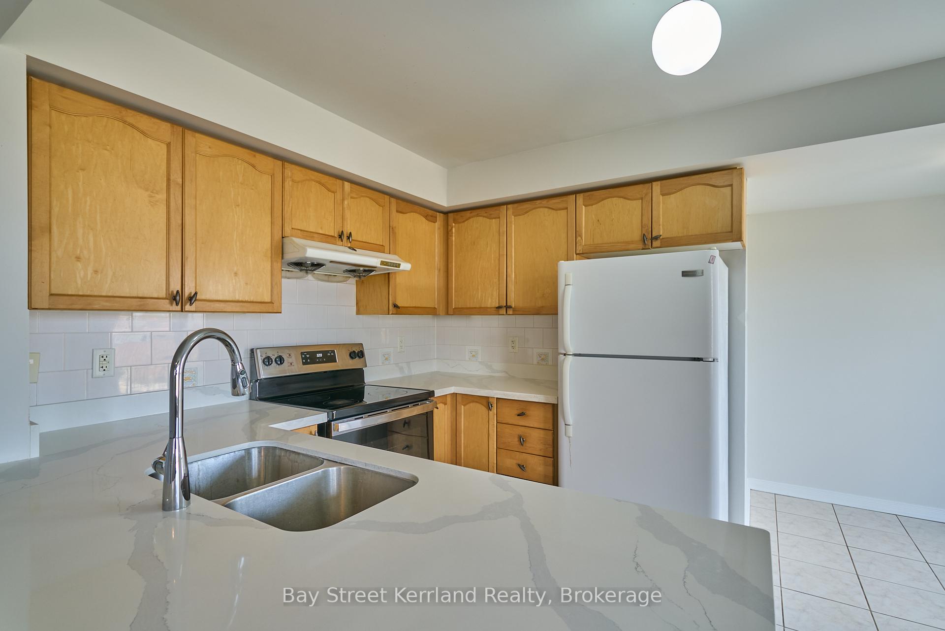 Photo 5 of Unit 21, 2105 Bur Oak Avenue, Markham, Greensborough — HOMEH