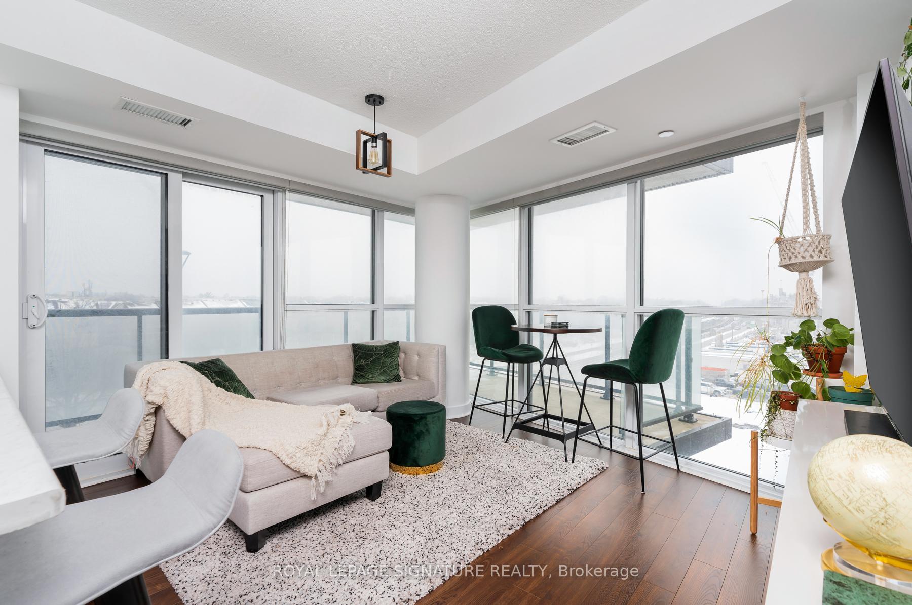 Front of Unit 523, 8 Trent Avenue