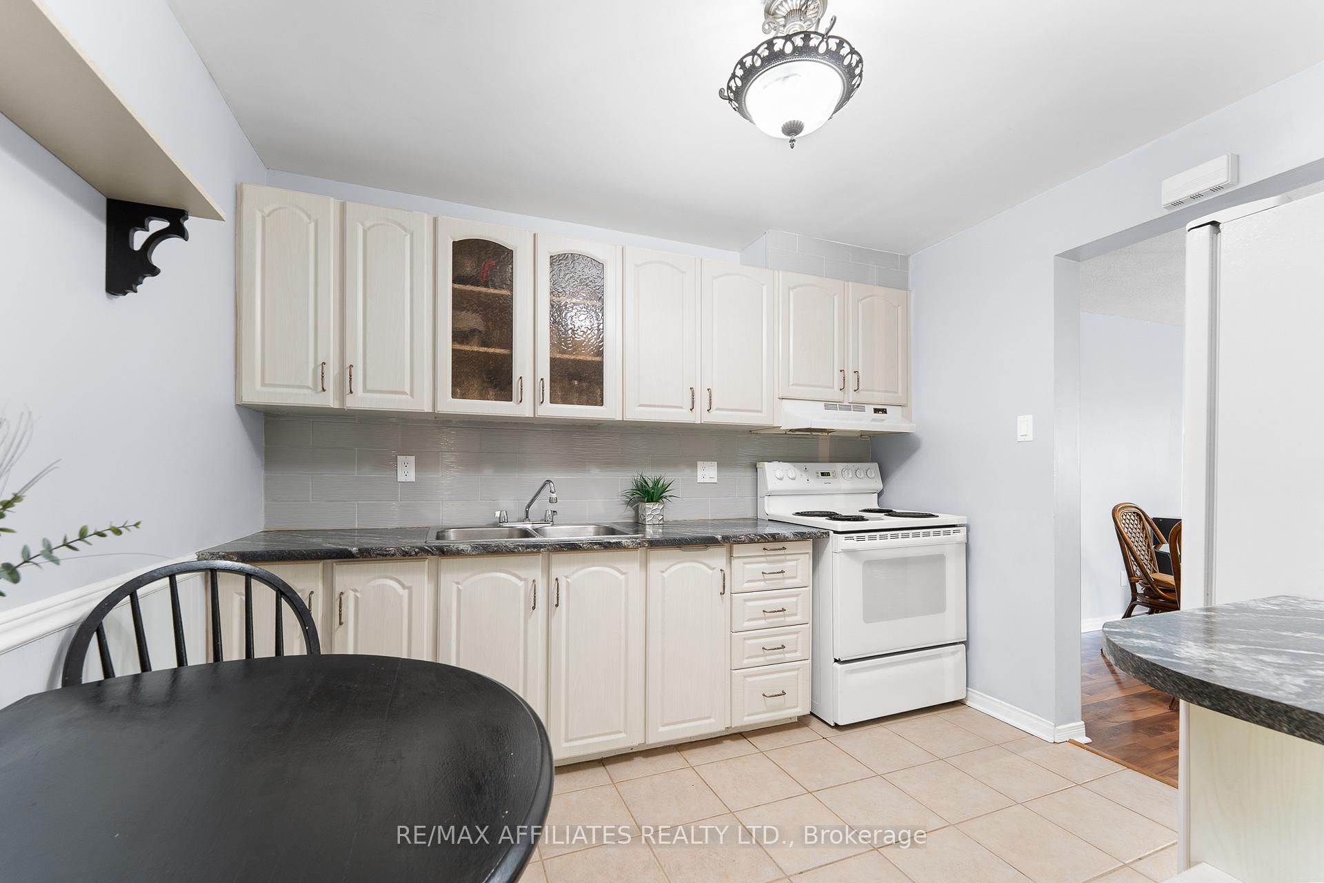 Photo 18 of 2 Tedwyn Drive, Ottawa, Barrhaven - Pheasant Run — HOMEH