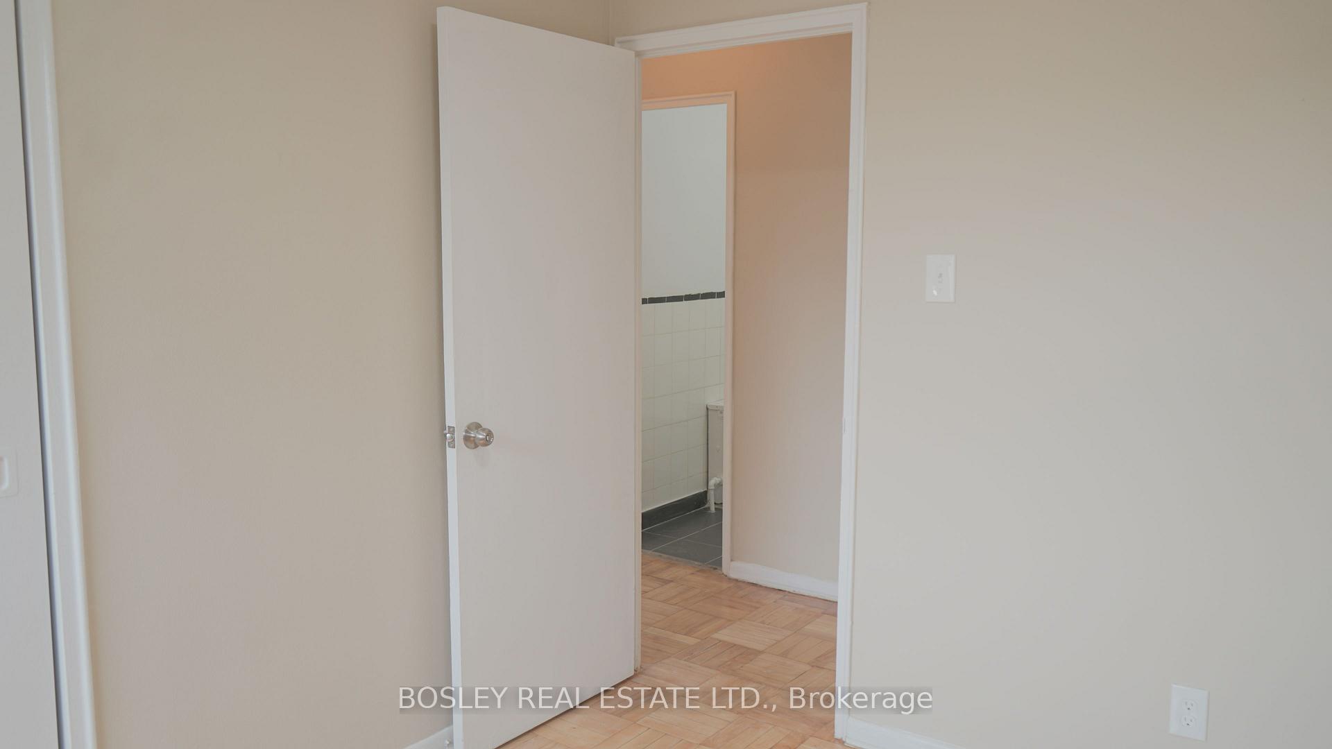 Photo 3 of Unit 406, 970 Eglinton Avenue E, Toronto, Leaside — HOMEH