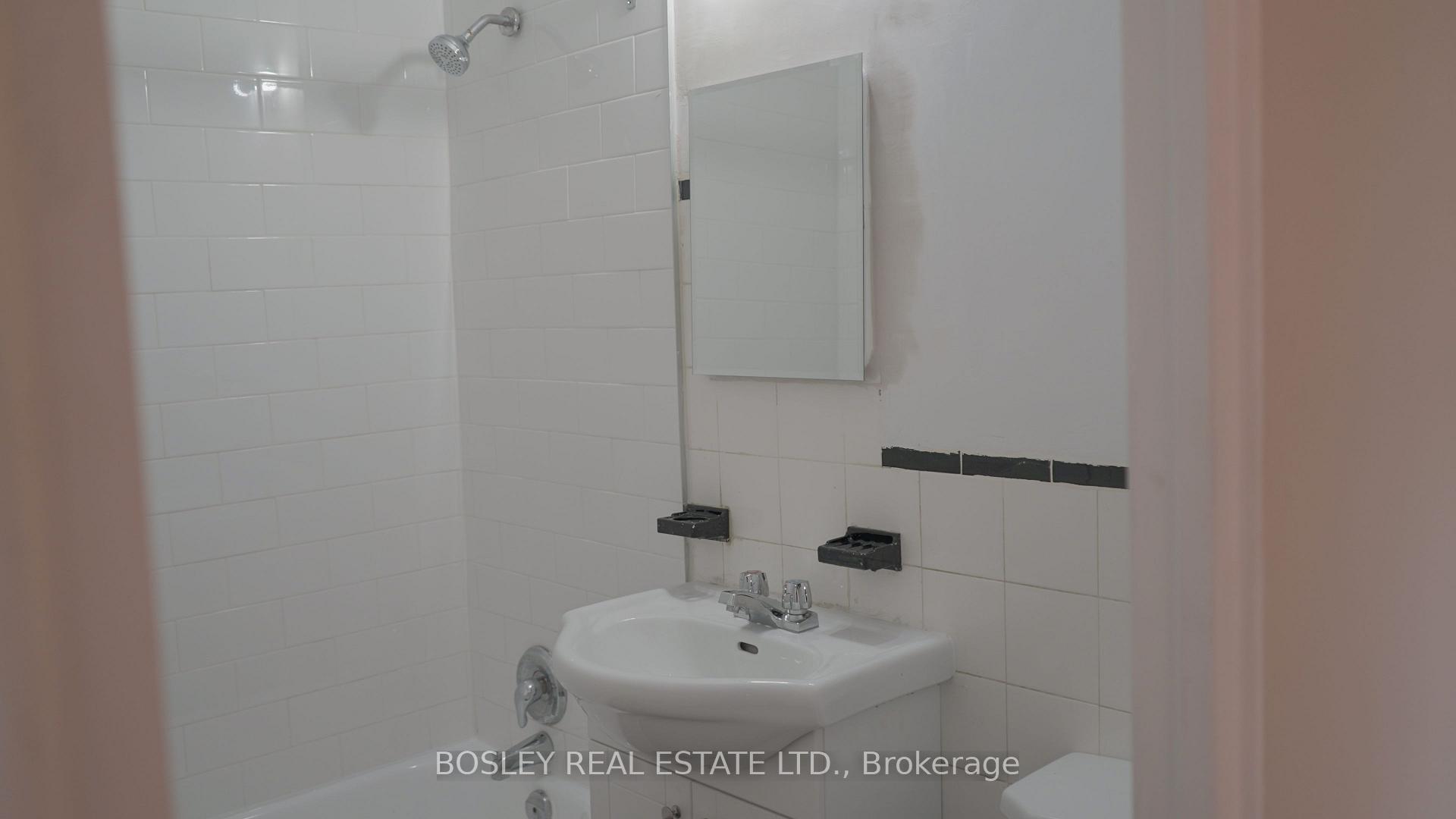 Photo 9 of Unit 406, 970 Eglinton Avenue E, Toronto, Leaside — HOMEH