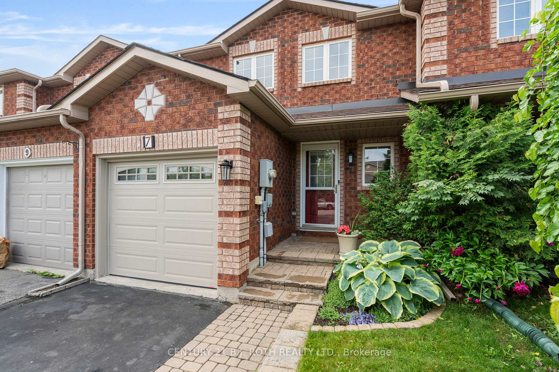 Photo 1 of 7 Lion's Gate Boulevard, Barrie, Little Lake — HOMEH
