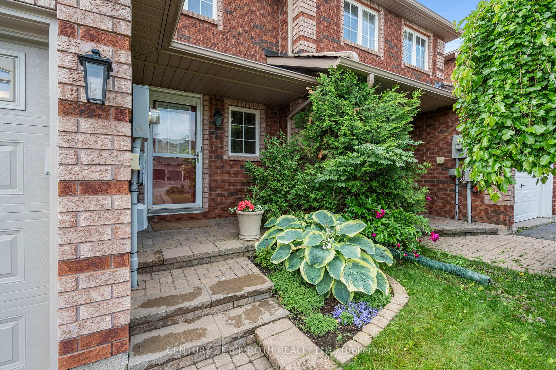 Photo 2 of 7 Lion's Gate Boulevard, Barrie, Little Lake — HOMEH