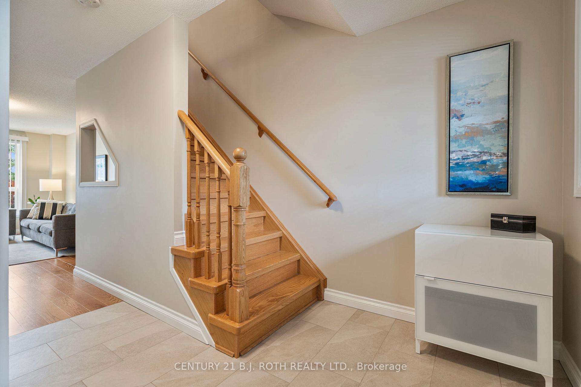 Photo 9 of 7 Lion's Gate Boulevard, Barrie, Little Lake — HOMEH