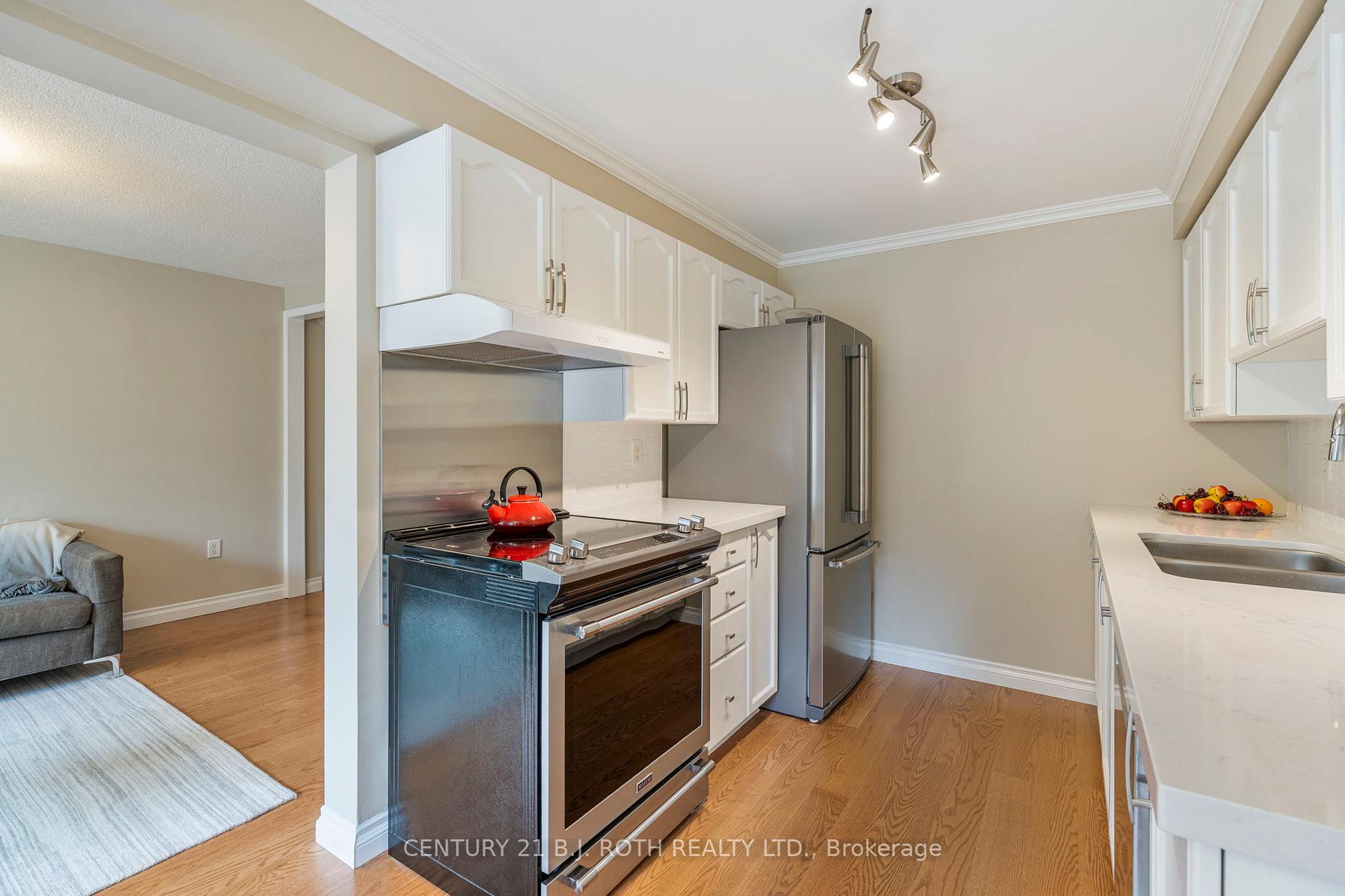 Photo 18 of 7 Lion's Gate Boulevard, Barrie, Little Lake — HOMEH