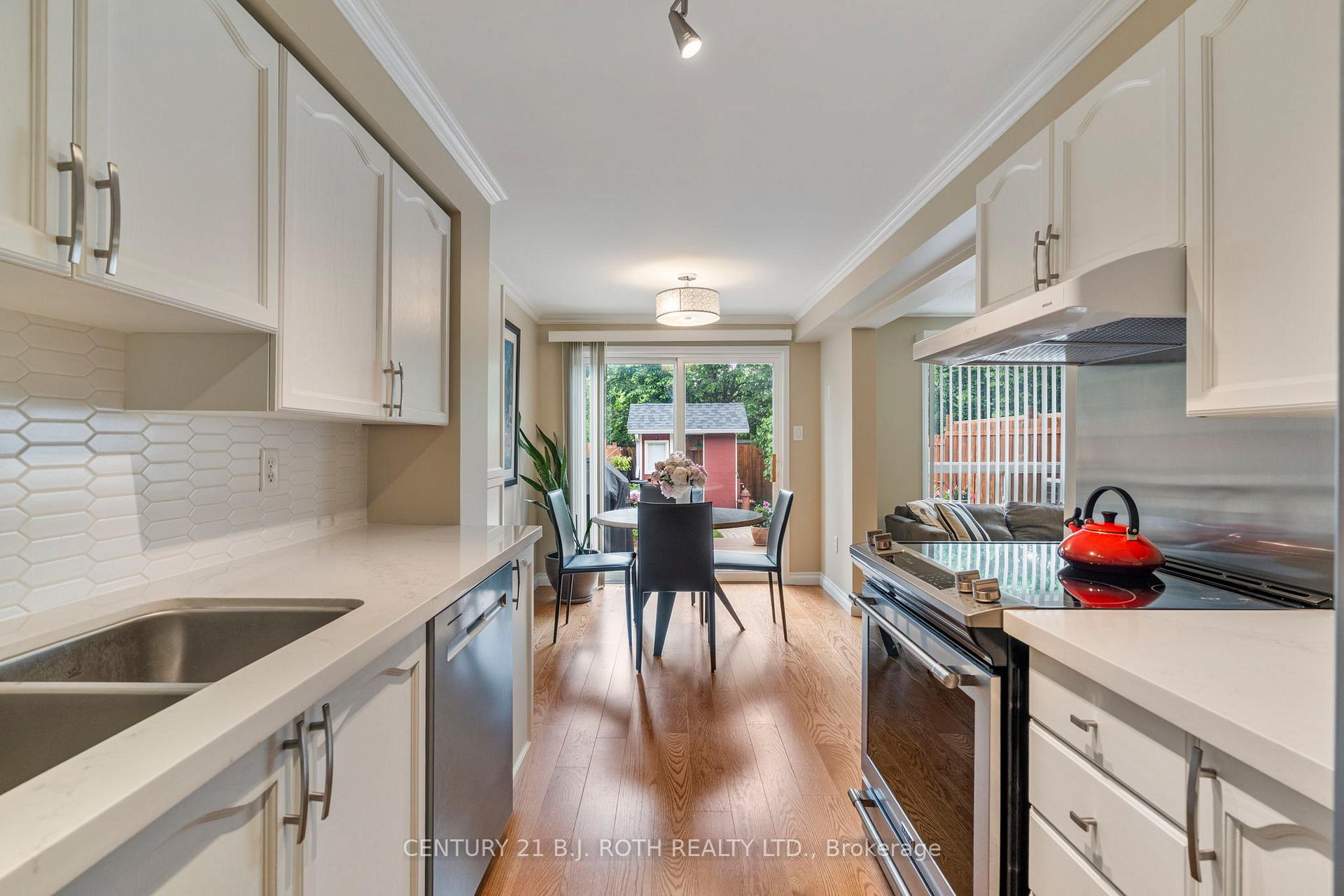 Photo 19 of 7 Lion's Gate Boulevard, Barrie, Little Lake — HOMEH