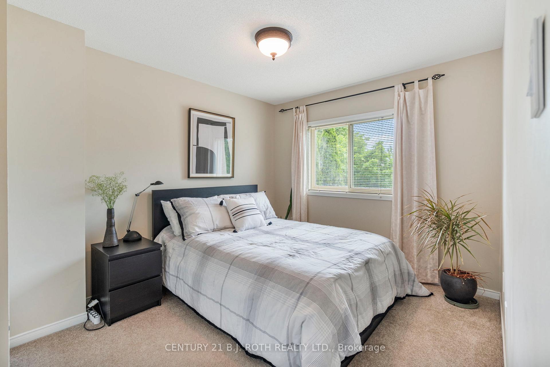 Photo 25 of 7 Lion's Gate Boulevard, Barrie, Little Lake — HOMEH