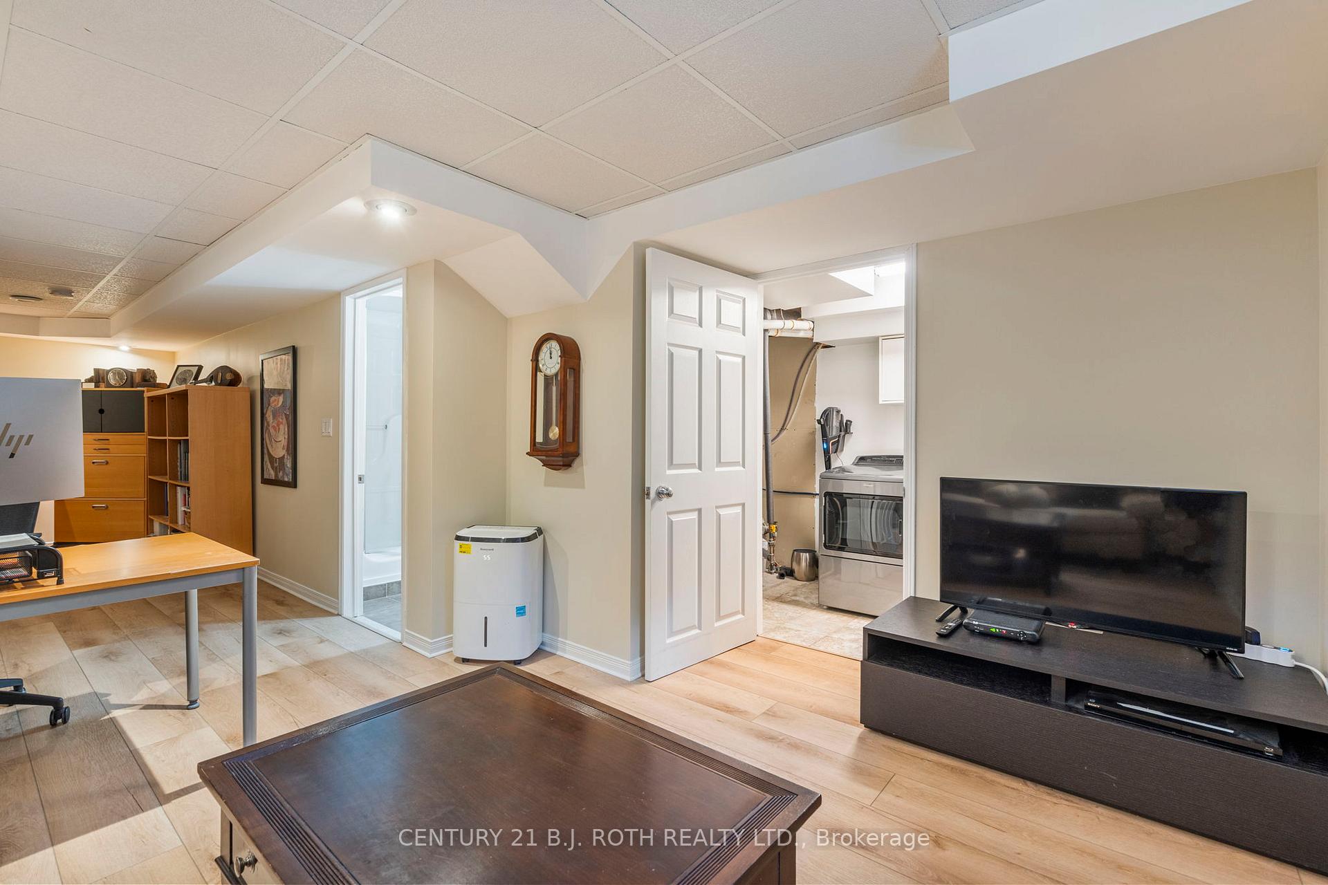 Photo 31 of 7 Lion's Gate Boulevard, Barrie, Little Lake — HOMEH