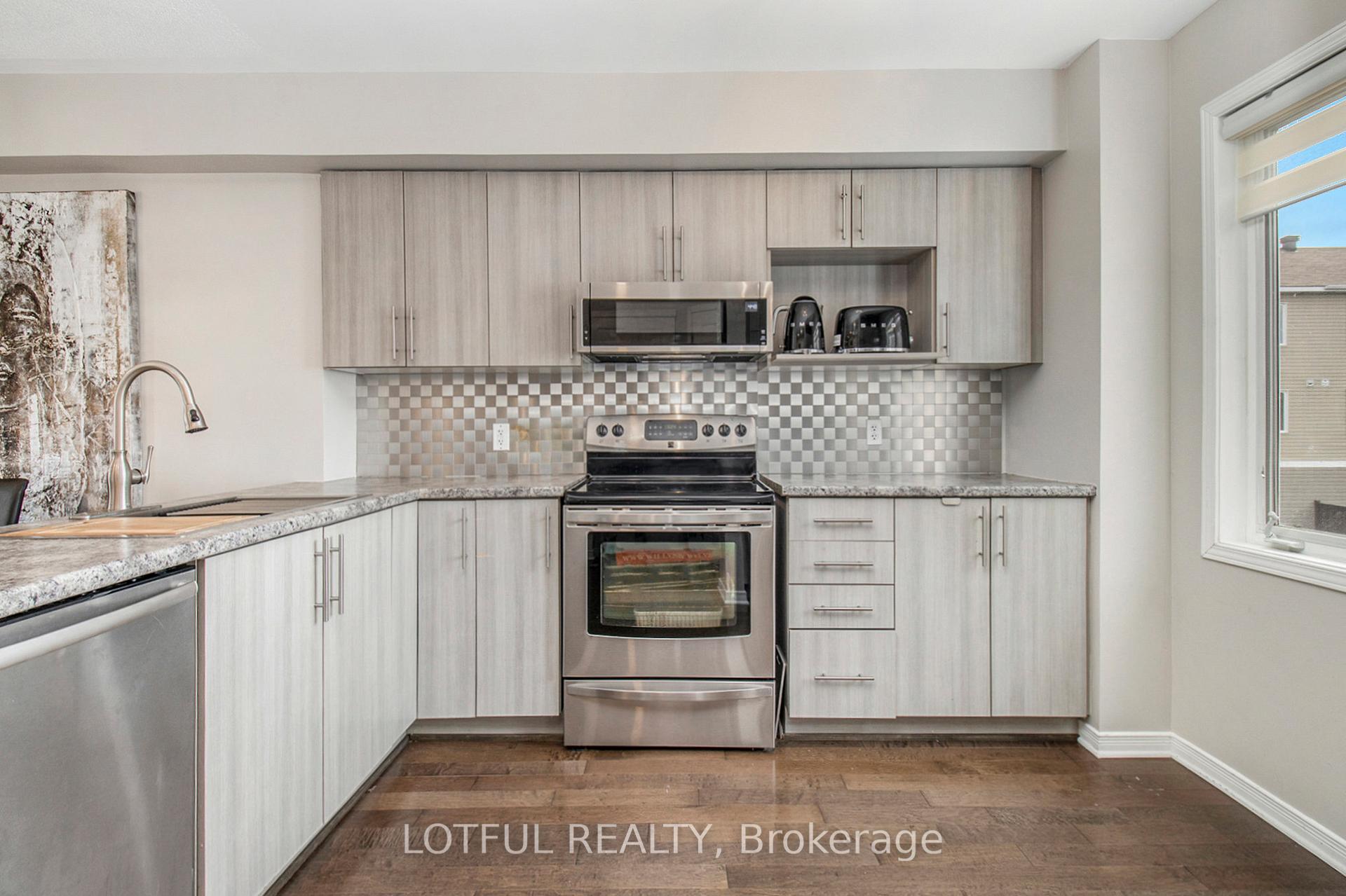 Photo 8 of 407 Sadar Private, Ottawa, Barrhaven - Cedargrove/Fraserdale — HOMEH