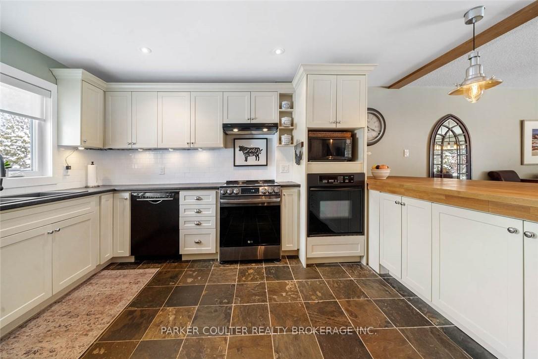 Photo 7 of Unit 2, 562 Oxbow Crescent, Collingwood — HOMEH