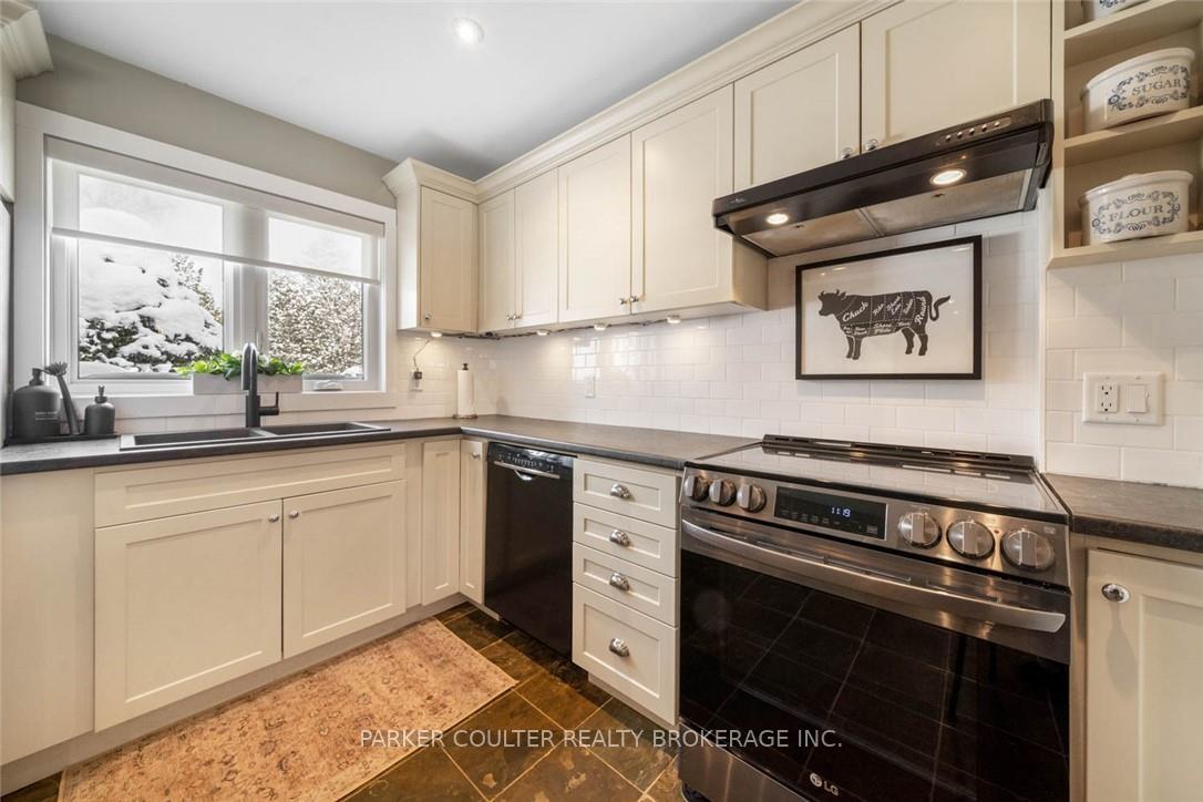 Photo 9 of Unit 2, 562 Oxbow Crescent, Collingwood — HOMEH