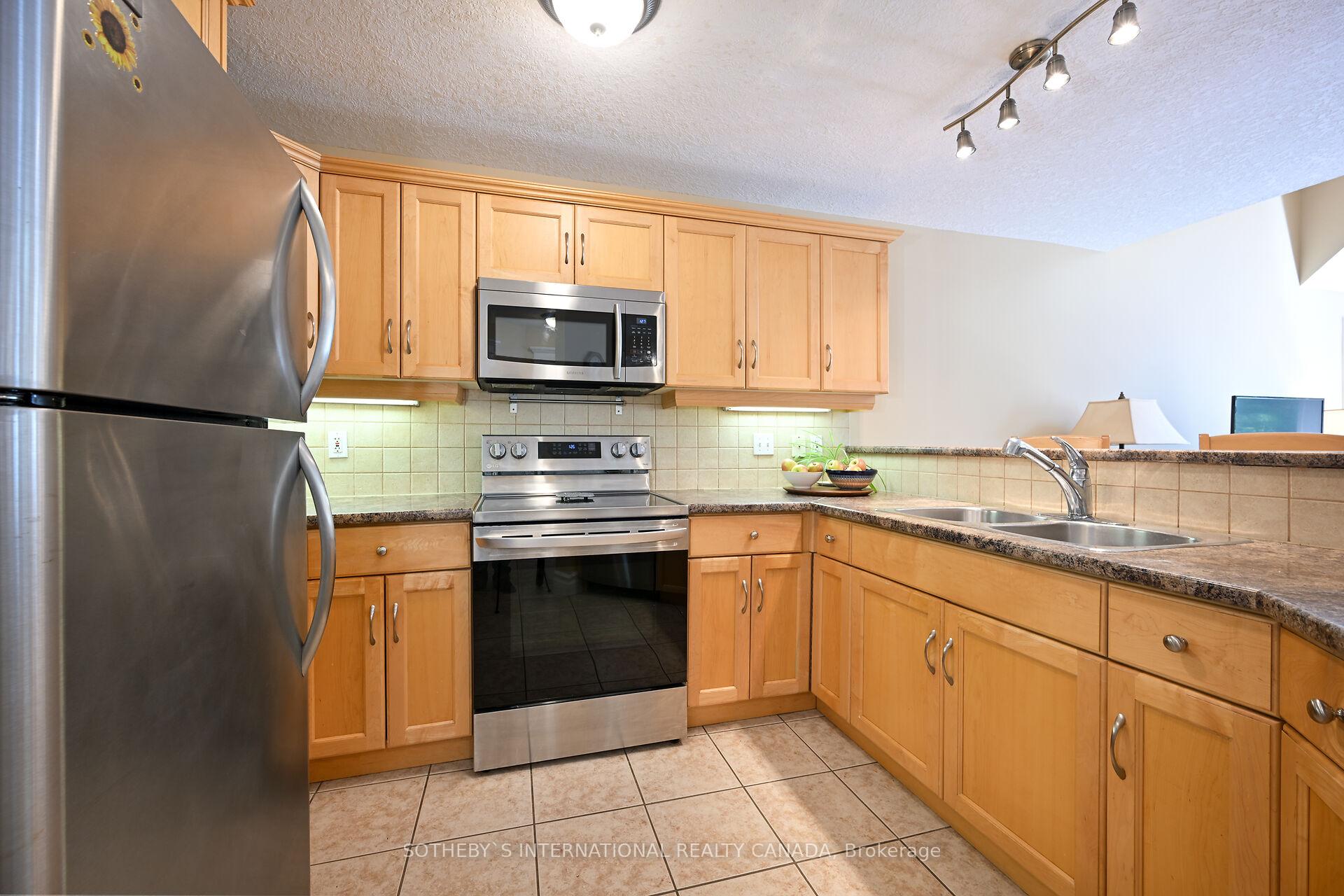 Photo 13 of Unit 22, 165 Terraview Crescent, Guelph, Kortright West — HOMEH