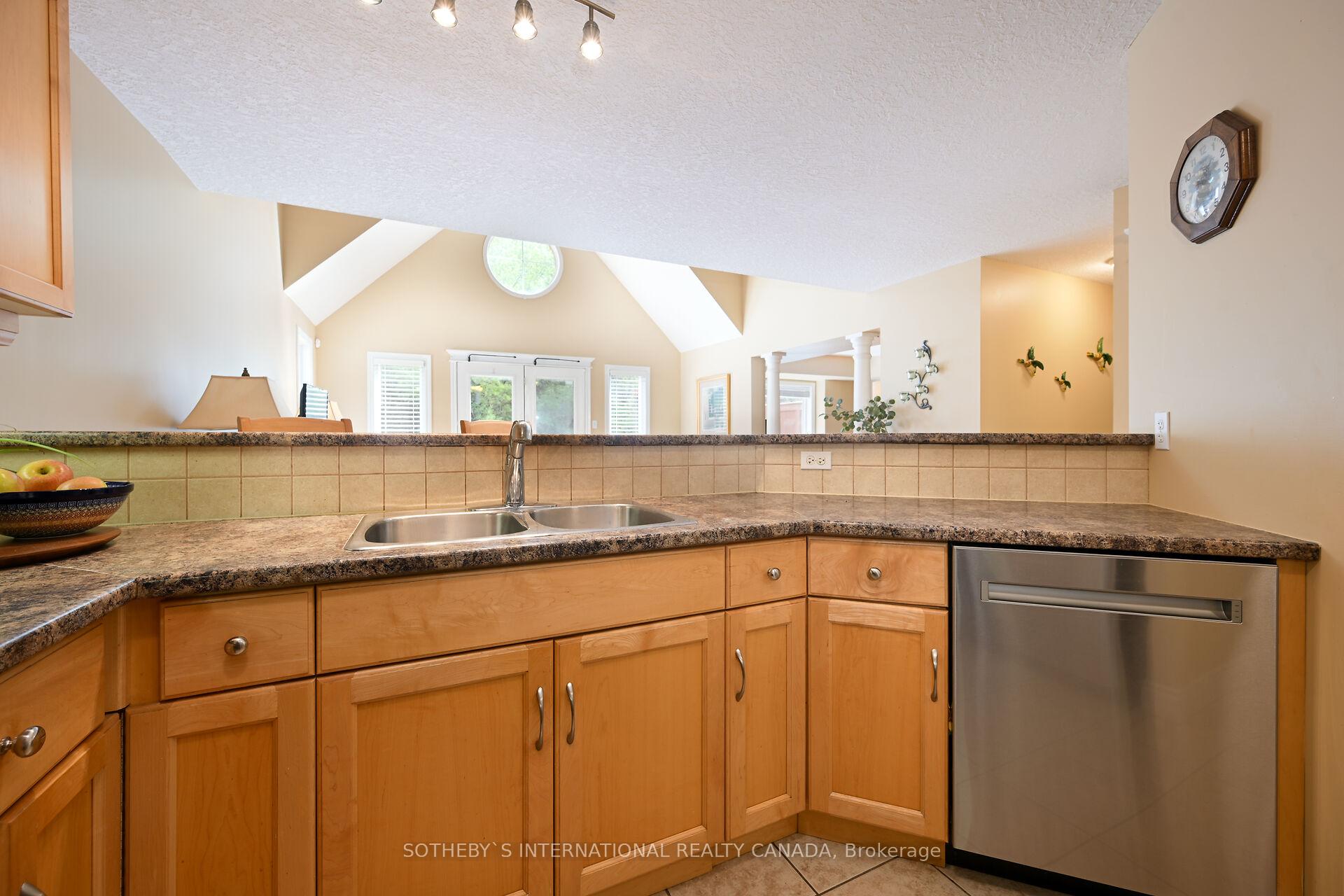 Photo 14 of Unit 22, 165 Terraview Crescent, Guelph, Kortright West — HOMEH