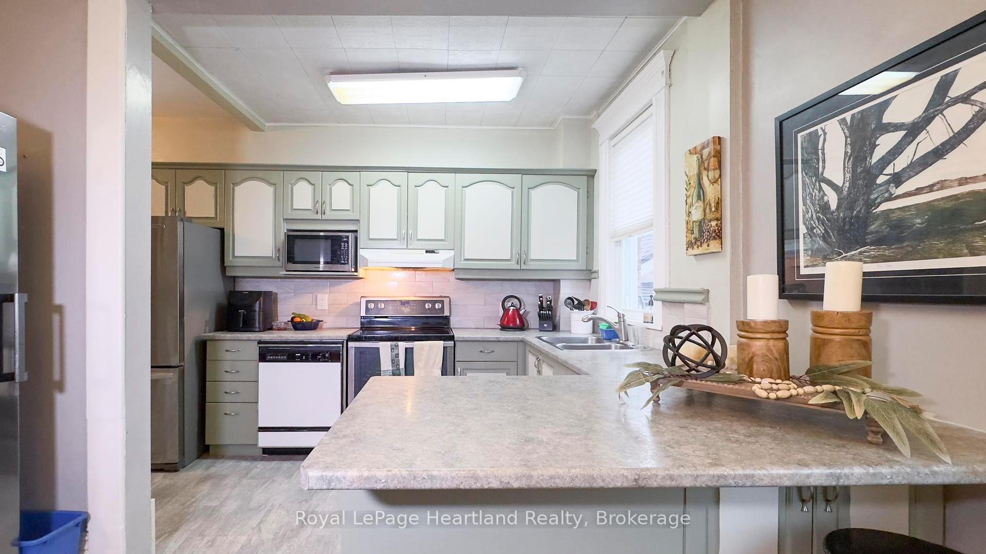 Photo 11 of 123 Keays Street, Goderich, Goderich (Town) — HOMEH