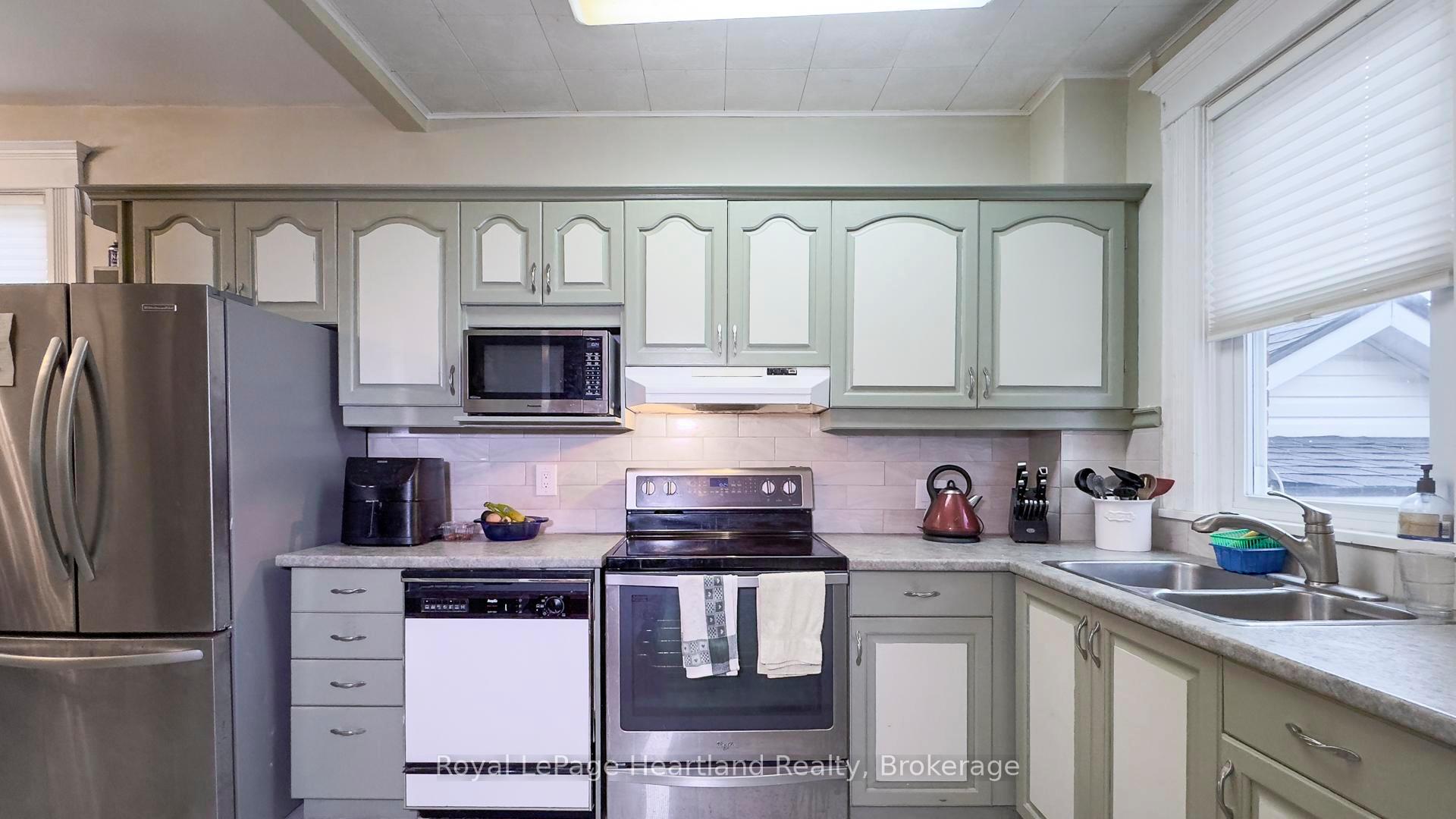 Photo 12 of 123 Keays Street, Goderich, Goderich (Town) — HOMEH