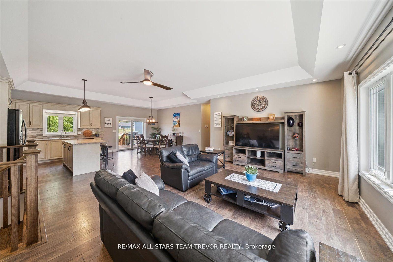 Photo 2 of 187 Riverbank Drive, Georgina, Pefferlaw — HOMEH