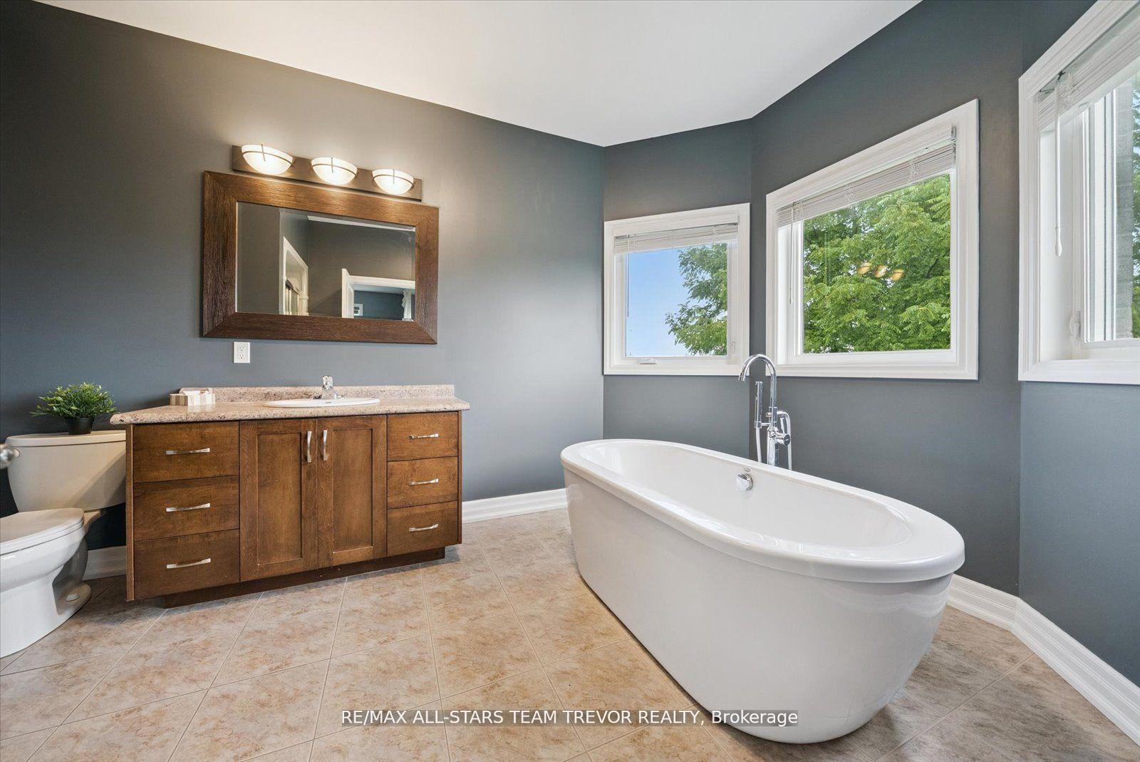 Photo 15 of 187 Riverbank Drive, Georgina, Pefferlaw — HOMEH