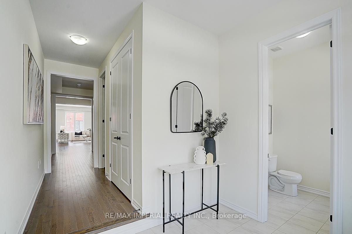 Photo 3 of 96 Weslock Crescent, Aurora, Bayview Northeast — HOMEH