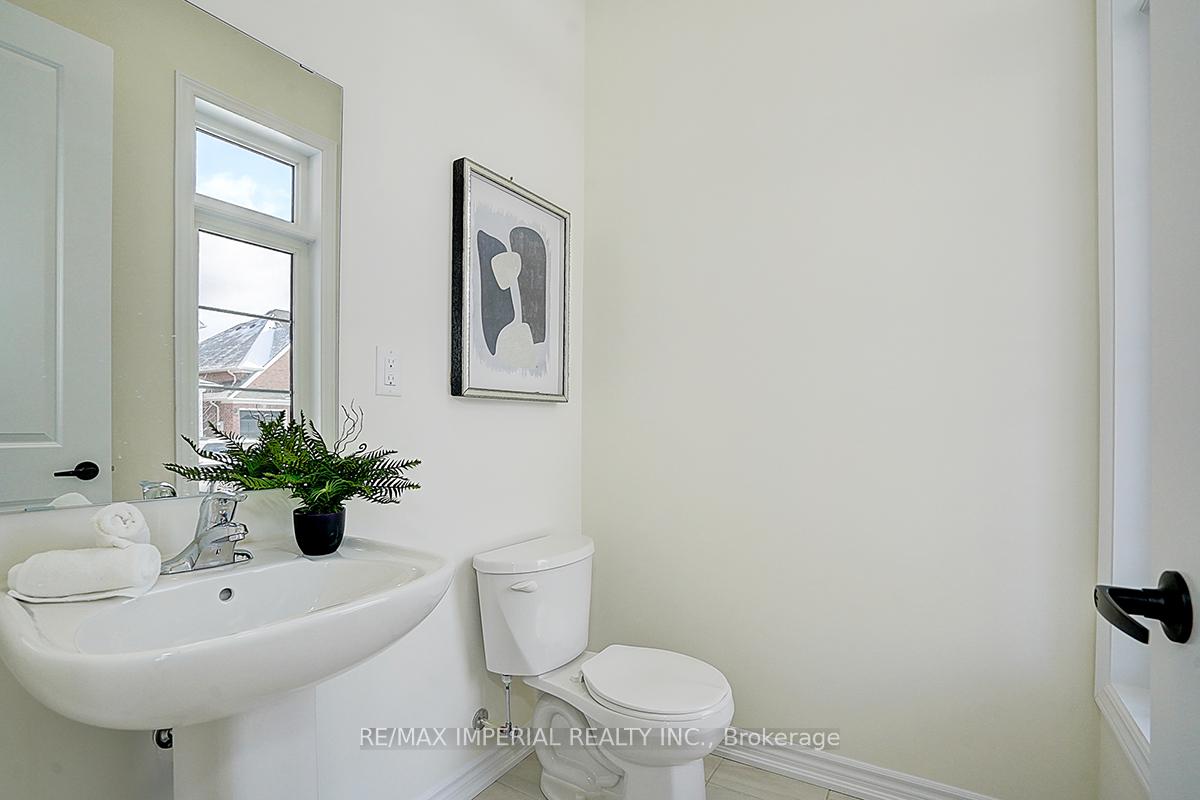 Photo 5 of 96 Weslock Crescent, Aurora, Bayview Northeast — HOMEH