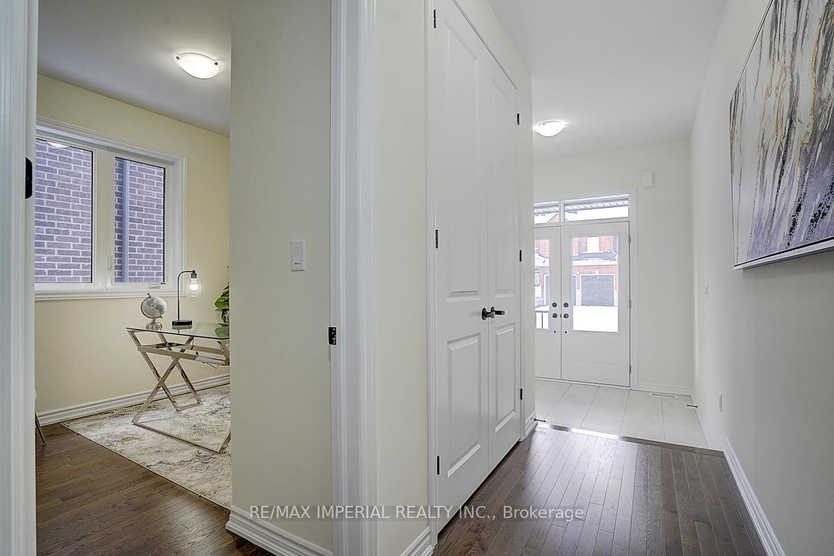 Photo 6 of 96 Weslock Crescent, Aurora, Bayview Northeast — HOMEH