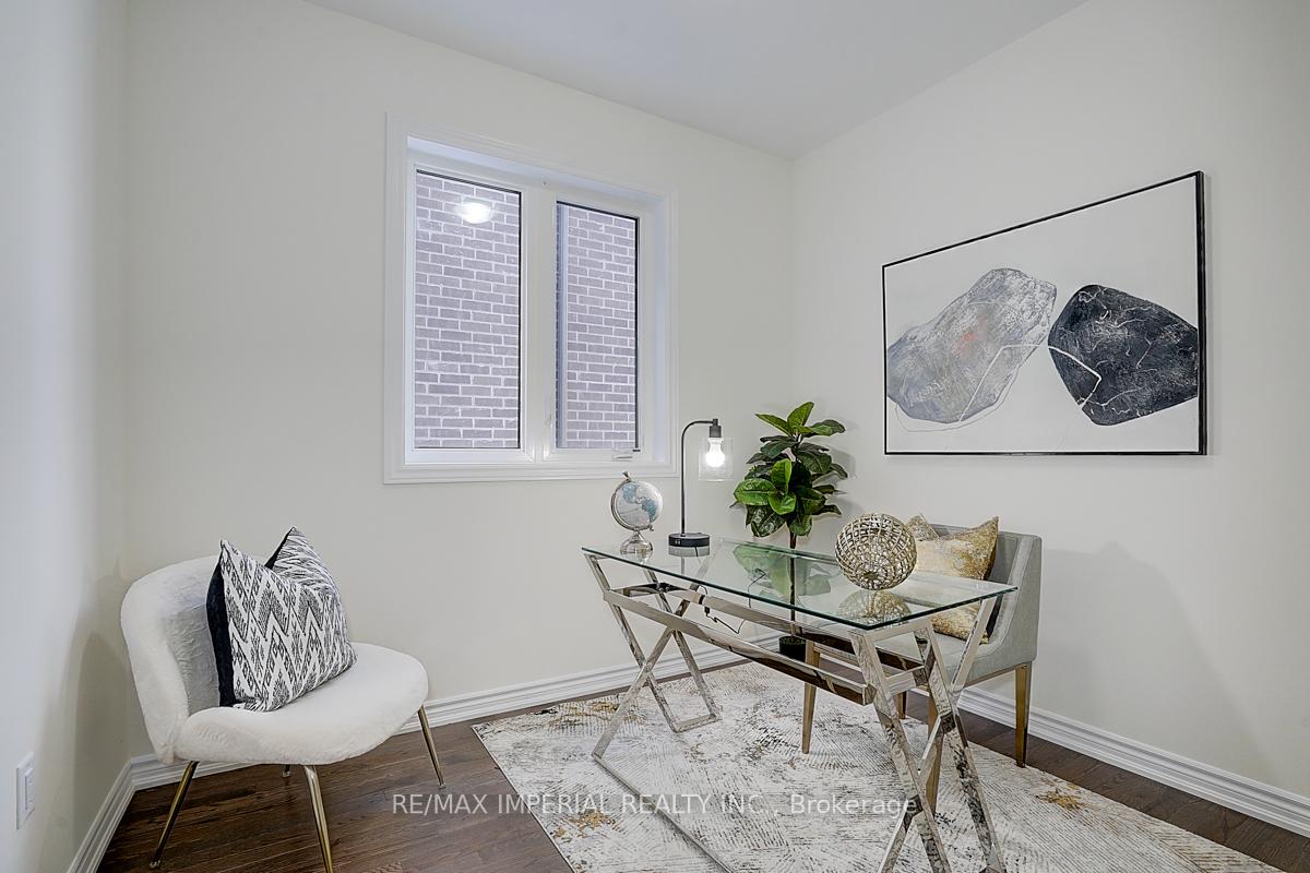 Photo 7 of 96 Weslock Crescent, Aurora, Bayview Northeast — HOMEH
