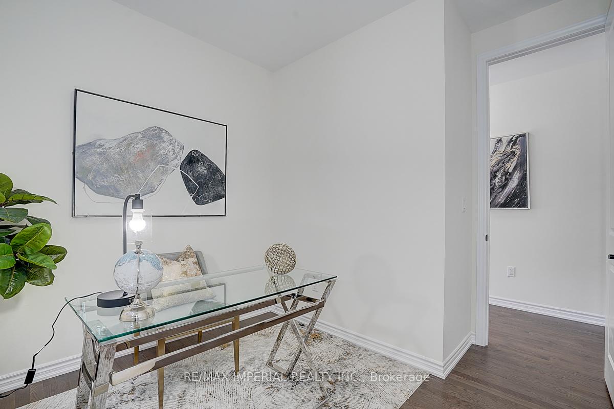Photo 8 of 96 Weslock Crescent, Aurora, Bayview Northeast — HOMEH