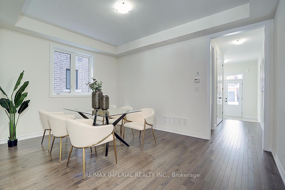 Photo 10 of 96 Weslock Crescent, Aurora, Bayview Northeast — HOMEH