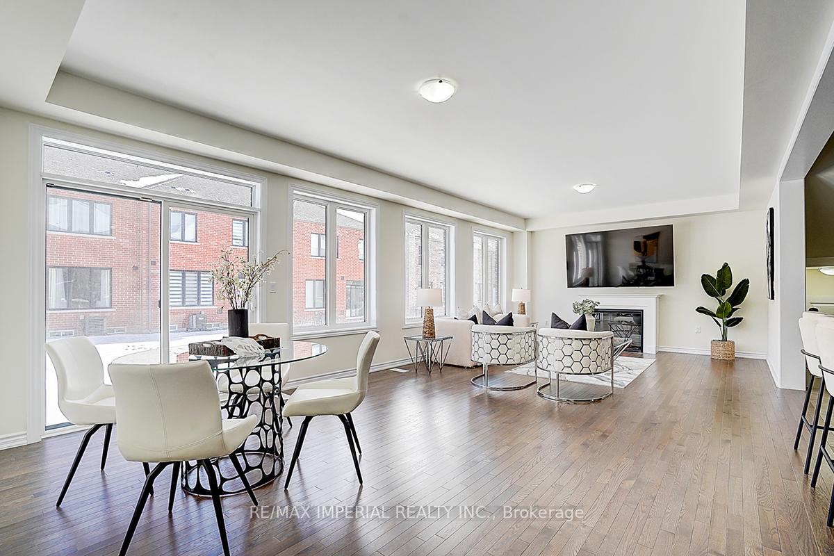 Photo 13 of 96 Weslock Crescent, Aurora, Bayview Northeast — HOMEH