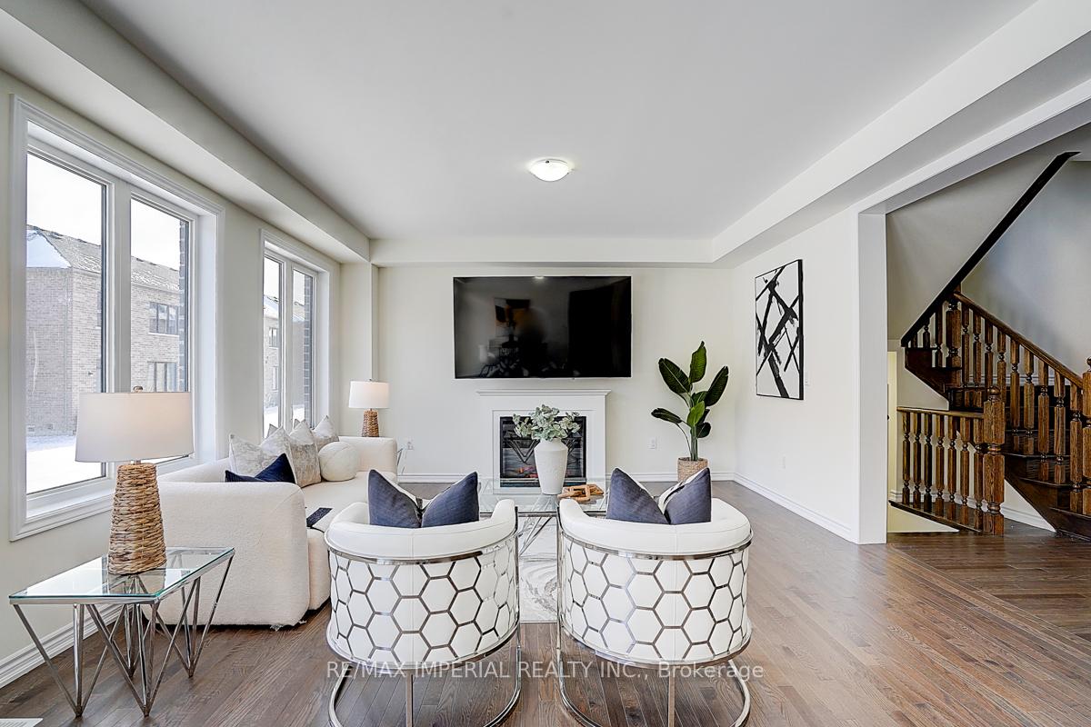 Photo 14 of 96 Weslock Crescent, Aurora, Bayview Northeast — HOMEH