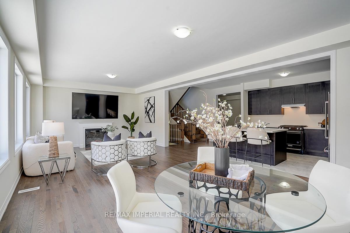 Photo 16 of 96 Weslock Crescent, Aurora, Bayview Northeast — HOMEH