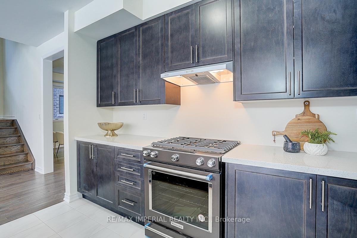 Photo 19 of 96 Weslock Crescent, Aurora, Bayview Northeast — HOMEH