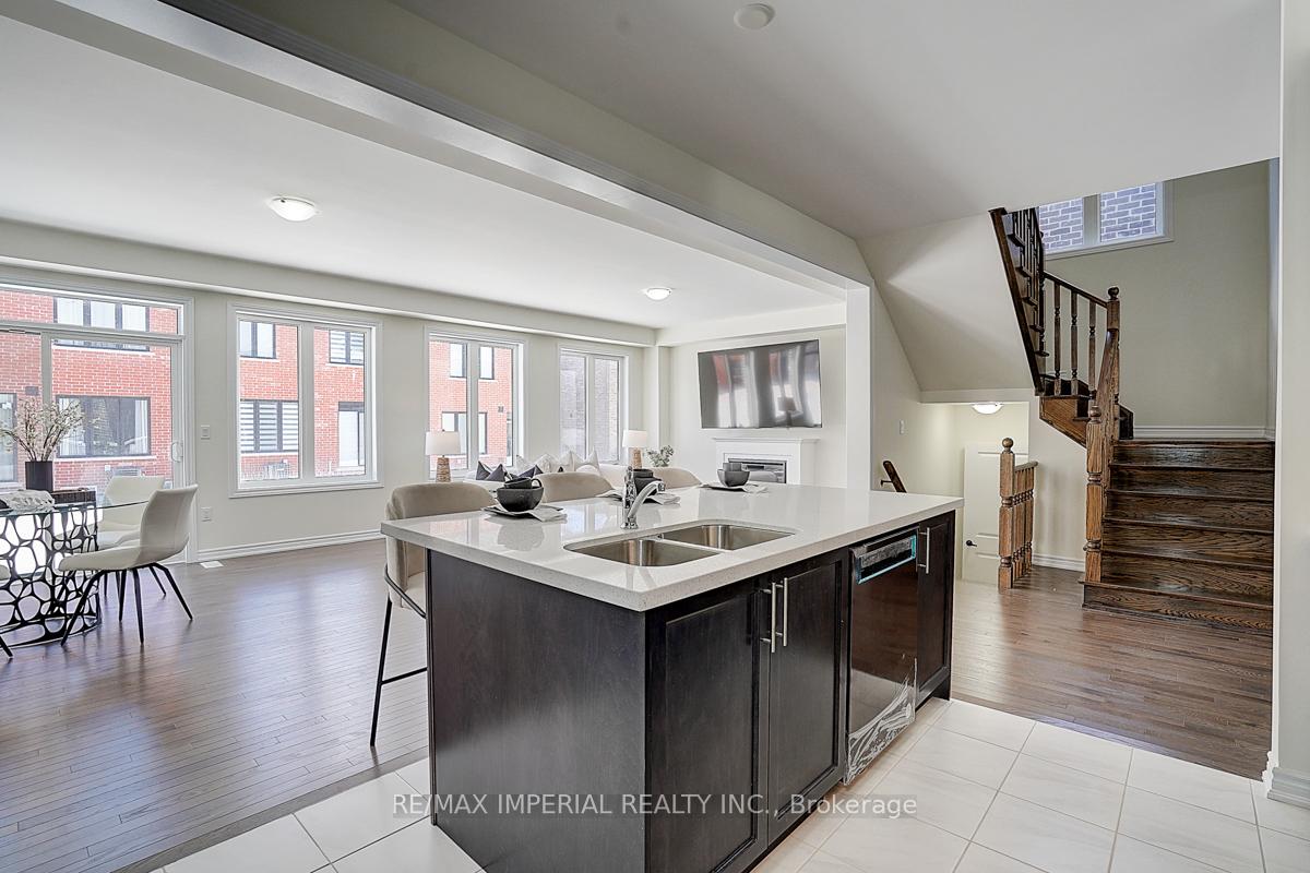 Photo 20 of 96 Weslock Crescent, Aurora, Bayview Northeast — HOMEH