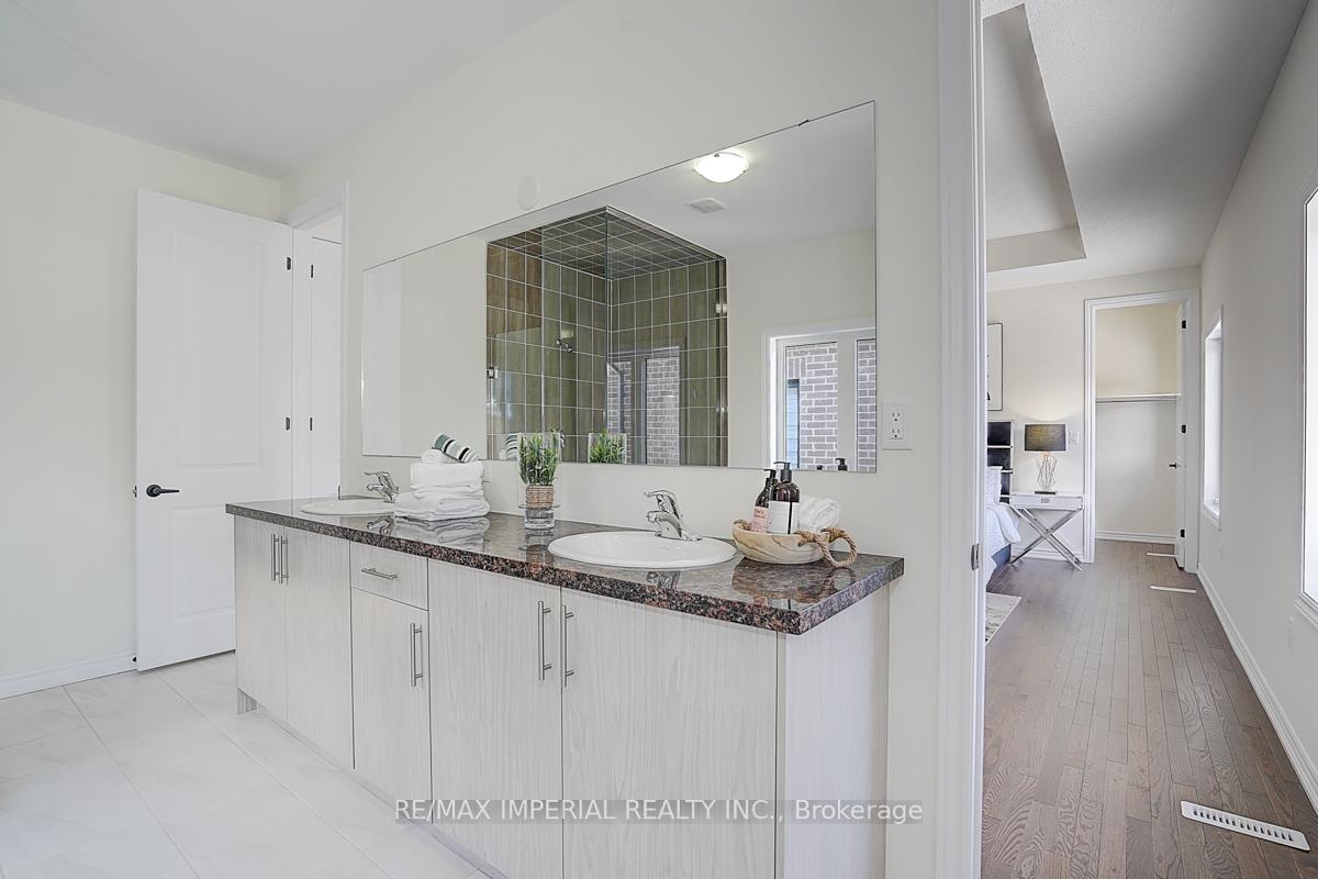 Photo 28 of 96 Weslock Crescent, Aurora, Bayview Northeast — HOMEH