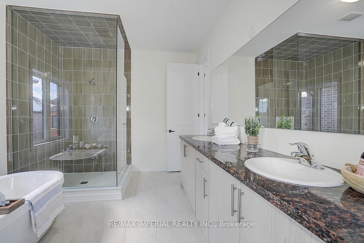 Photo 29 of 96 Weslock Crescent, Aurora, Bayview Northeast — HOMEH