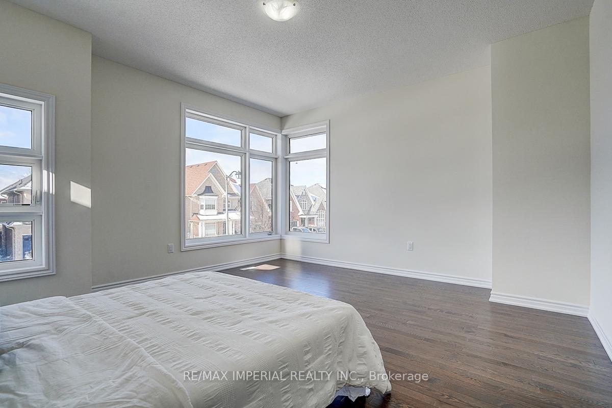Photo 31 of 96 Weslock Crescent, Aurora, Bayview Northeast — HOMEH