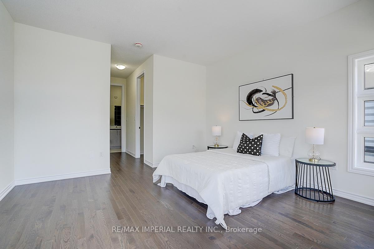 Photo 32 of 96 Weslock Crescent, Aurora, Bayview Northeast — HOMEH