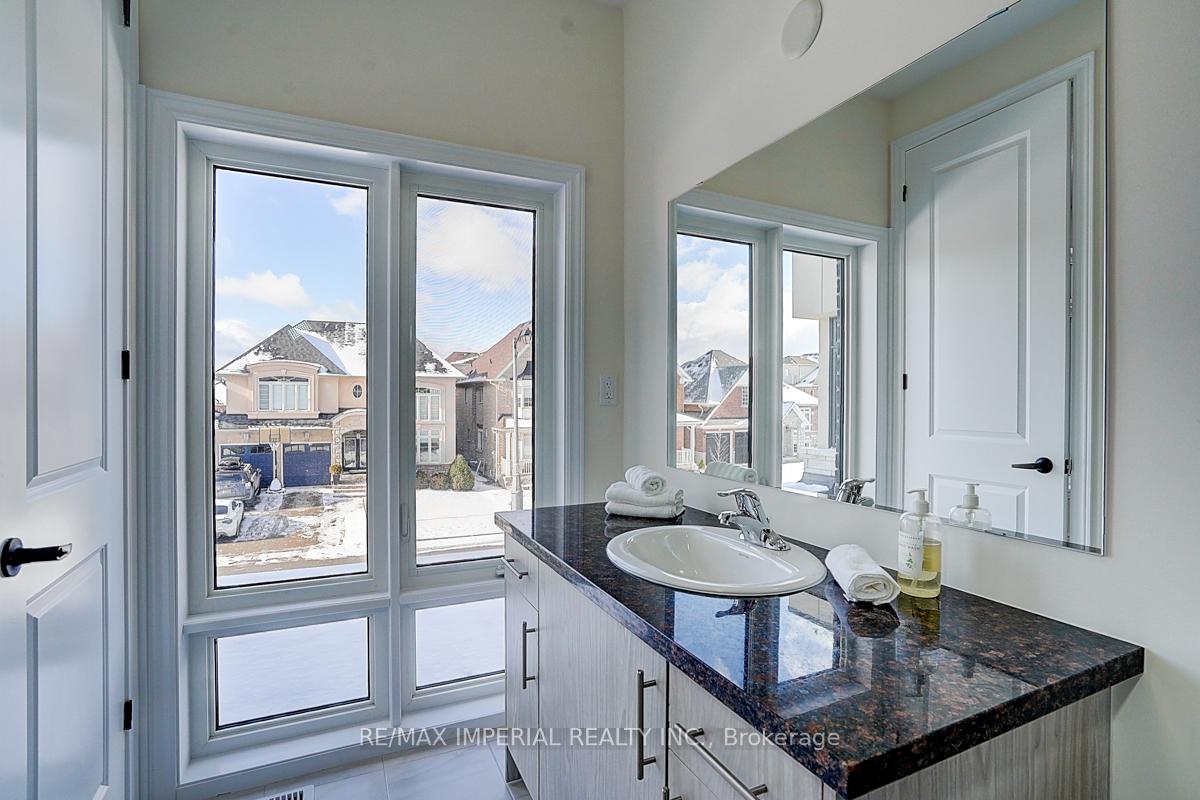 Photo 37 of 96 Weslock Crescent, Aurora, Bayview Northeast — HOMEH