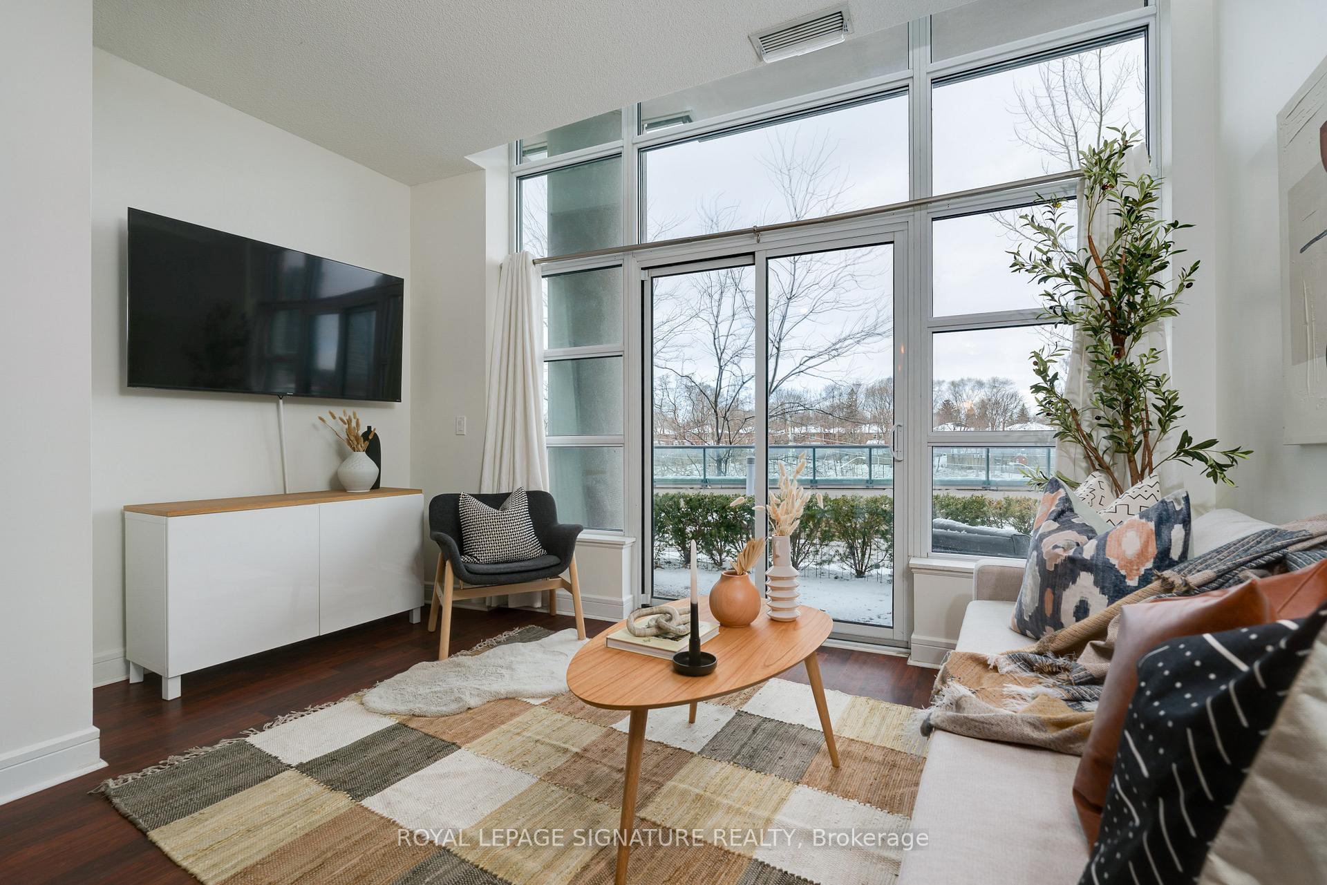 Photo 4 of Unit 124, 35 Brian Peck Crescent, Toronto, Thorncliffe Park — HOMEH
