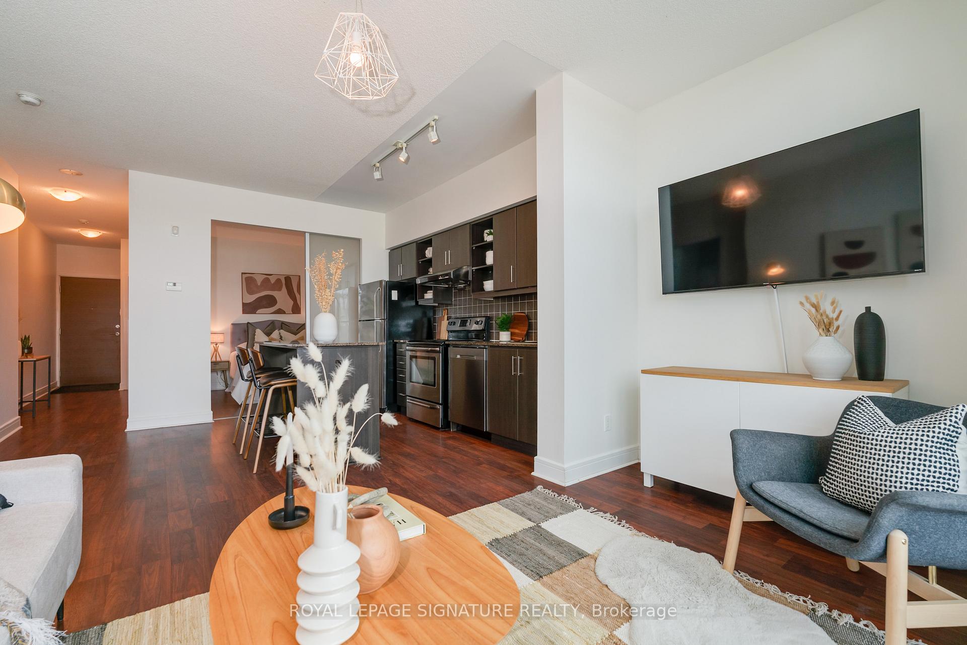 Photo 10 of Unit 124, 35 Brian Peck Crescent, Toronto, Thorncliffe Park — HOMEH