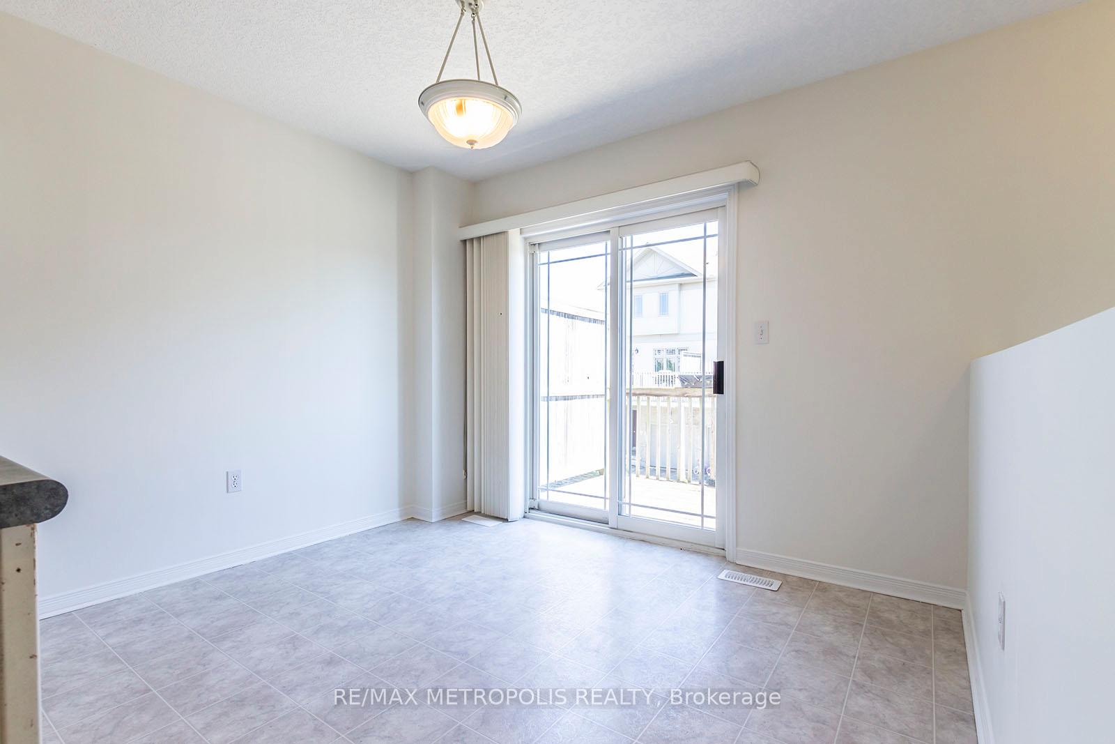Photo 8 of Unit J53, 619 Wild Ginger Avenue, Waterloo, Columbia Forest — HOMEH
